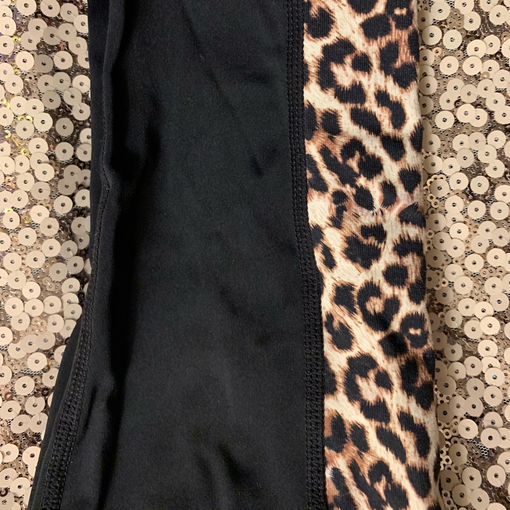 Luxe-stretchy leggings size 2 from Zyia. Wore a few time. Size down